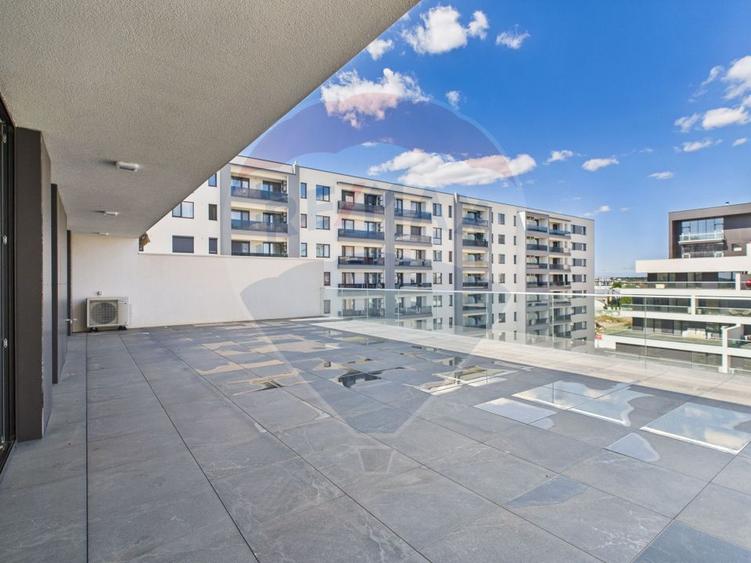 Apartament 3 camere de vanzare