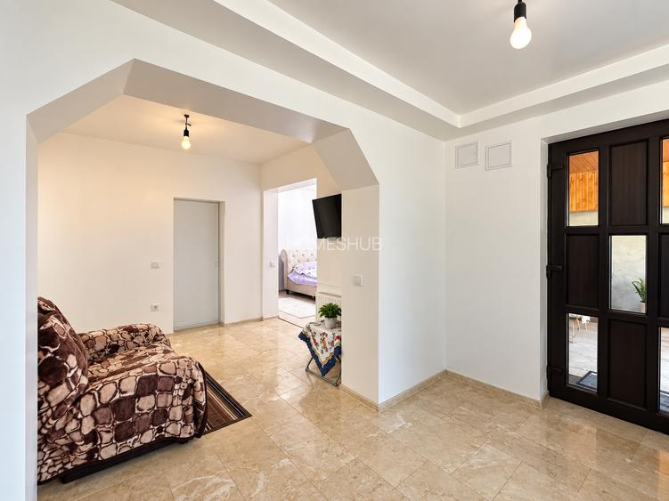 Casă individuală | Pe Colt | Teren 340 mp | 2 corpuri | Voluntari - 7