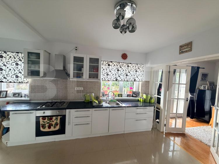 Casa individuala de vanzare, 203 mp, teren 1032 mp, zona Sanpetru