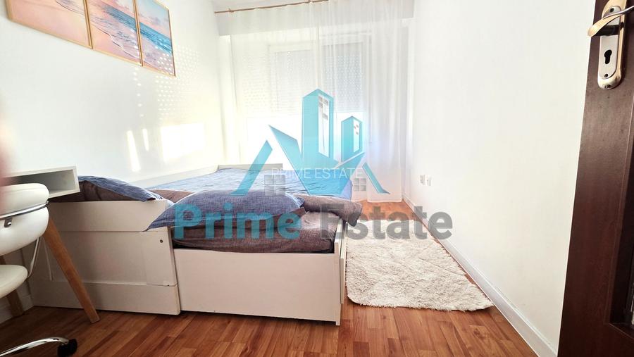 Apartament cu 3 camere in zona Semicentrala