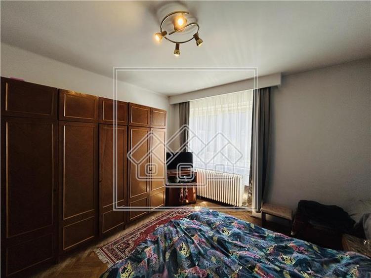 Casa individuala, cu 2 intrari separate, 235 mp utili + teren