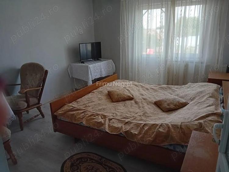 Vând casă și spațiu comercial în isalnita - 6
