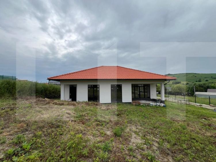Casă pe un nivel, 150 mp, teren 1112 mp, zona Apahida - Cluj