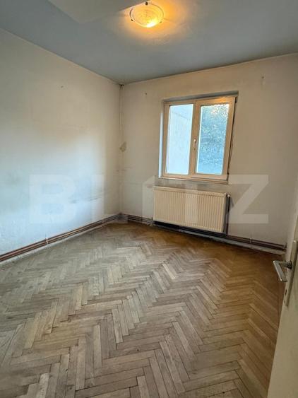 Apartament 3 camere, etajul 1, de renovat