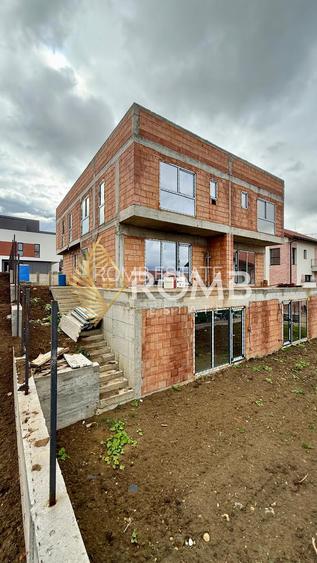 Duplex 4 camere semifinisat, 160 mp utili, zona Vivo