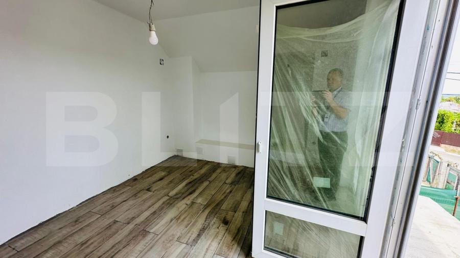 Casa de vanzare, cu 3 camere, moderna, zona Dumbrava
