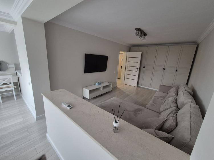Apartamnent decomandat cu 3 camere, Sector 6