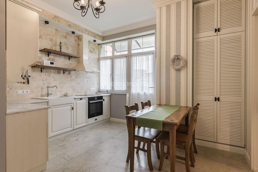Proprietate in vila cu 2 familii, 4 camere, garaj, finisaje moderne - 3