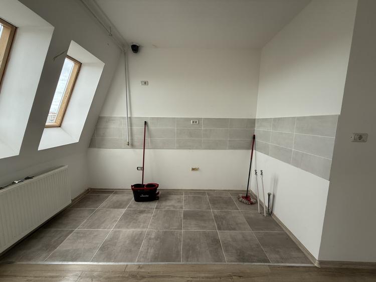 Apartament luminos, 3 camere, decomandat, 75 mp - Aradului