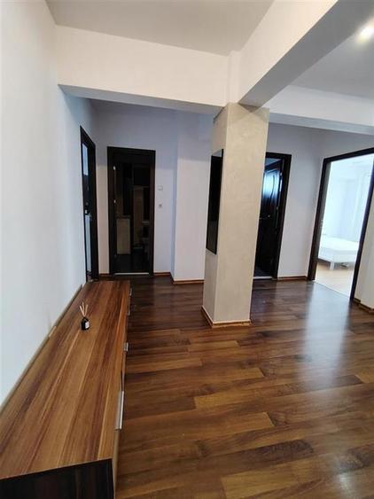 RECO Apartament renovat cu camere Decomandat cu lift