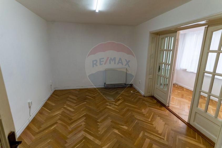 Casă / Vilă cu 6 camere de închiriat în zona Centru Vechi
