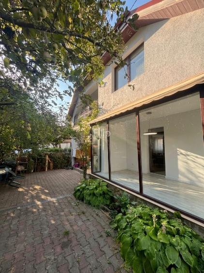 Proprietar - Vând casă individuală 4 camere,2 bai, beci, pod,jacuzzi,terasa - 14