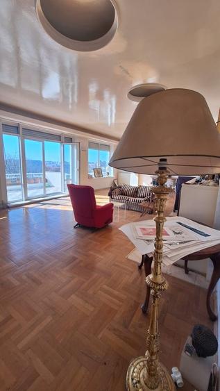 Apartament tip penthouse 40mp terasa 5 camere 200mp utili