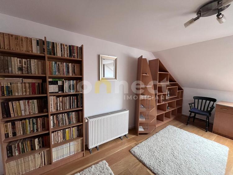 Casă / Vilă cu 4 camere de închiriat în zonă Semicentrală