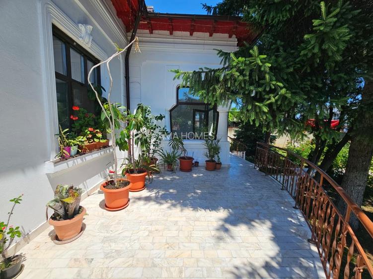 Casa eleganta cu tavane inalte si gradina superba - 8