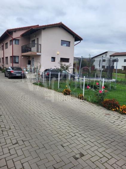 Casa 5 camere de vanzare in Floresti