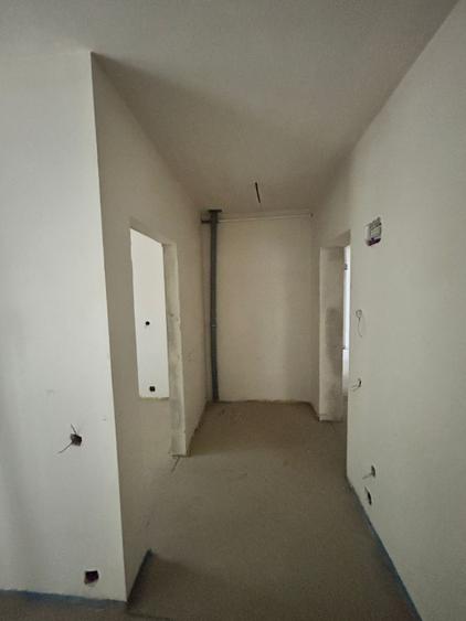 Apartament 3 camere, 62 mp, terasa 75 mp, semifinisat, zona Teilor