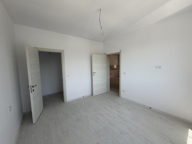 DEZVOLTATOR, 3 CAMERE LA ASFALT, GIROC