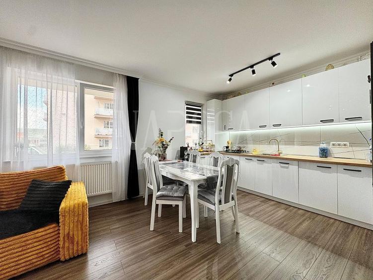 Apartament 3 camere de vanzare in Floresti