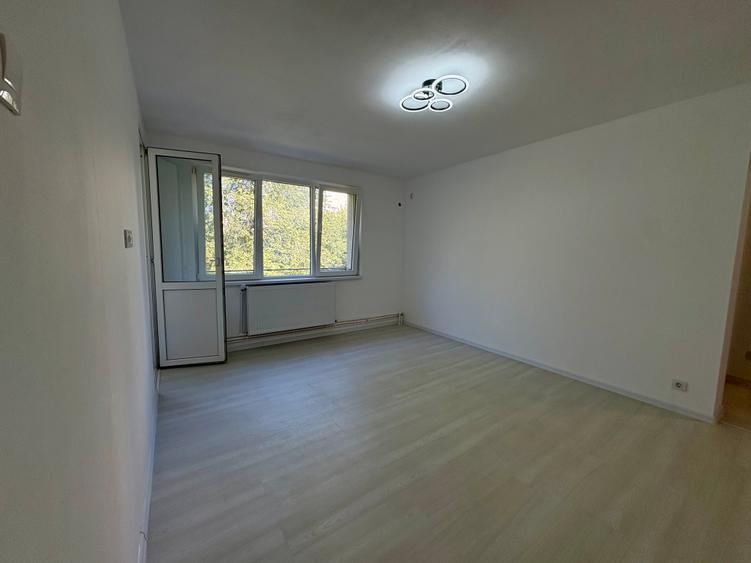 3 Camere Obregia Renovat Complet Centrala Proprie Metrou 10 Minute 60mp