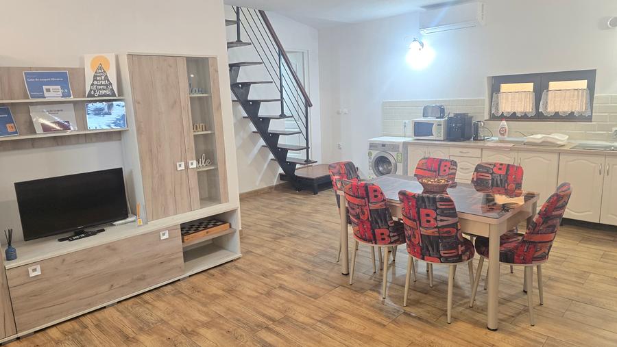 Inchiriez apartament in vila pe 2 nivele cu scara interioara in Deva, mobilat