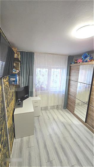 Apartament de vanzare, decomandat, 45 mp utili, 2 balcoane, loc de parcare