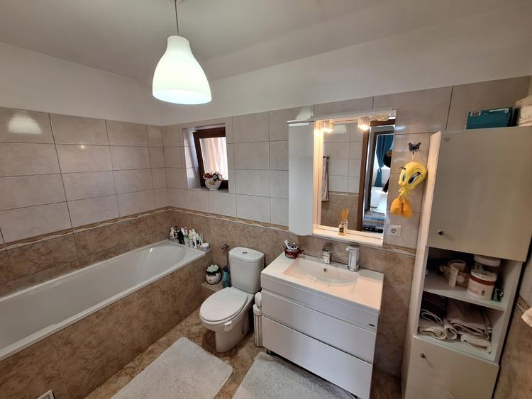 Casă de vânzare, P+1, 3 camere, 2 băi, 110mp, Zona Micești