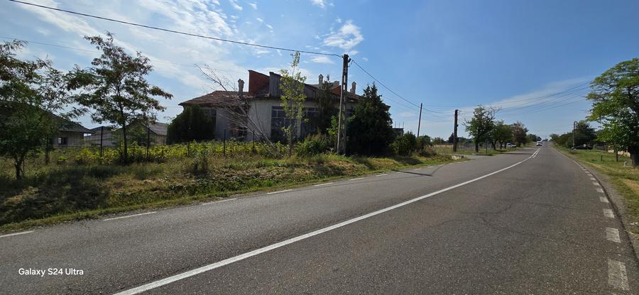 Constructii la strada in Cucorani pe 1 ha de teren