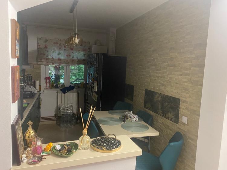 Vânzare apartament 3 camere