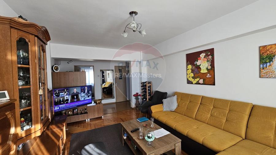 Apartament cu 3 camere decomandat de vânzare Burdujeni, Suceava - 3