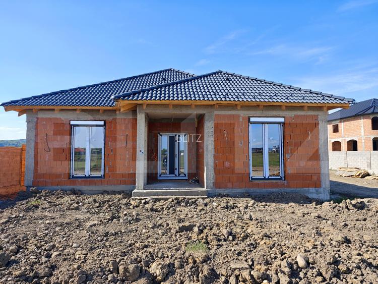 Casa Osorhei la rosu | 4 camere | 117 mp | teren 553 mp - 2