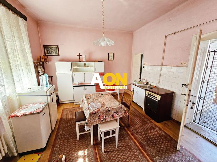 Casa 3 camere, 489 mp teren, acces la 2 strazi, zona ultracentrala