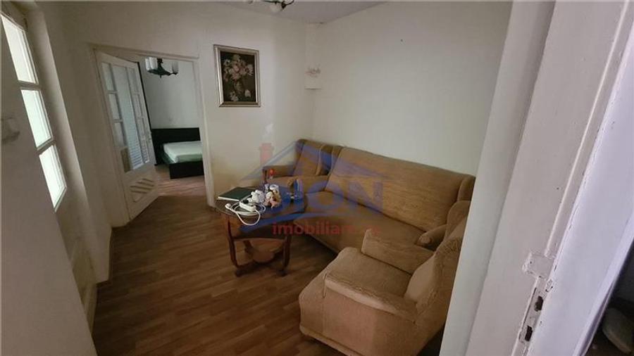 In Calarasi - Central -Casa si teren pe strada Grivita