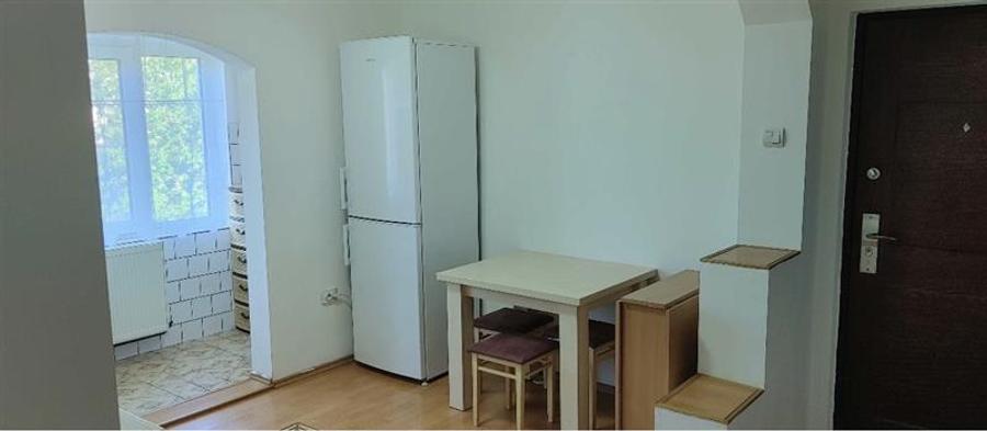 Decomandat la et 3, 54 mp, mobilat
