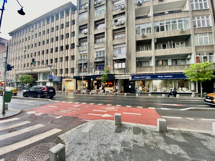 Calea Victoriei, zonă intens circulată, spațiu comercial de vânzare