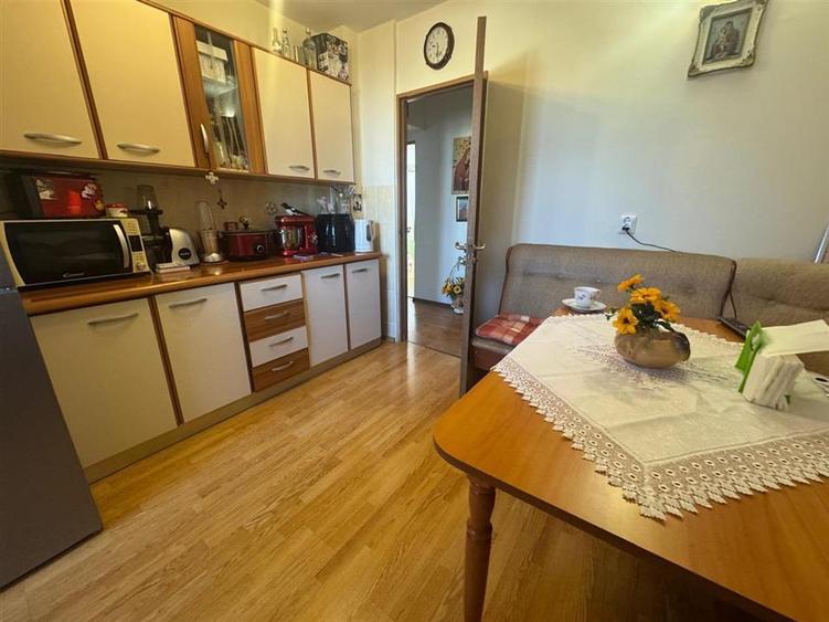 Apartament decomandat cu 2 camere zona Vasile Aaron