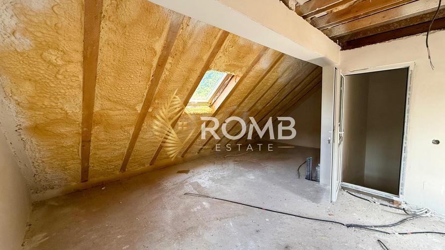Duplex cu 5 camere, 2 garaje, semifinisat, zona Tauti