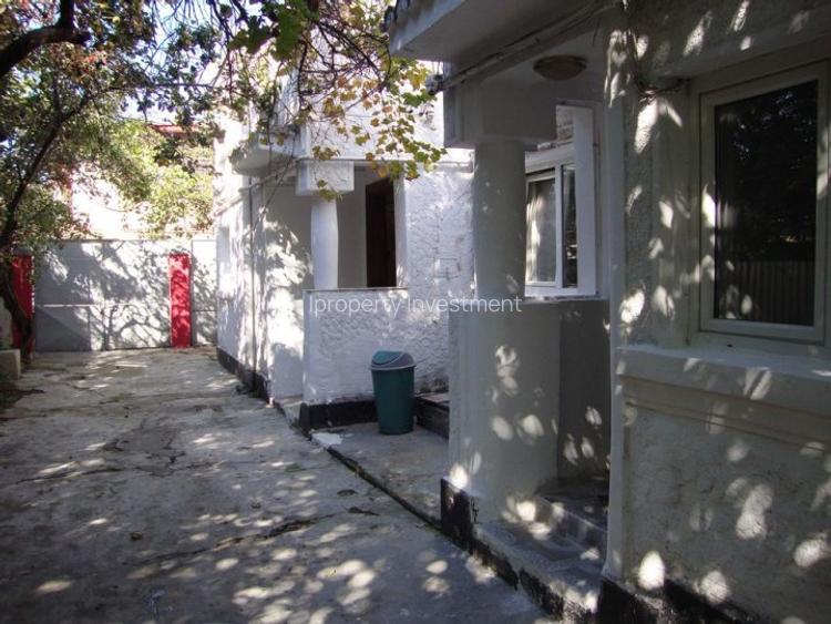 Vânzare Casă 7 camere în Drumul Sarii, intrari separate, curte 338 mp, centrala