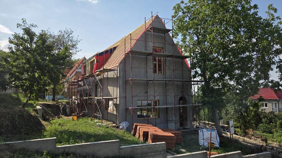 Casă tip duplex cu senzația unei case individuale, sat Gheorghieni