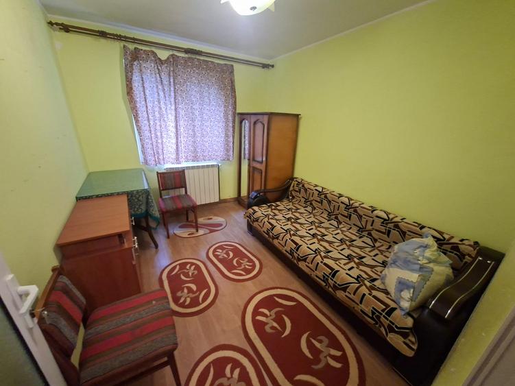 Apartament 2 camere, etaj 1/4, zona Podu Ros