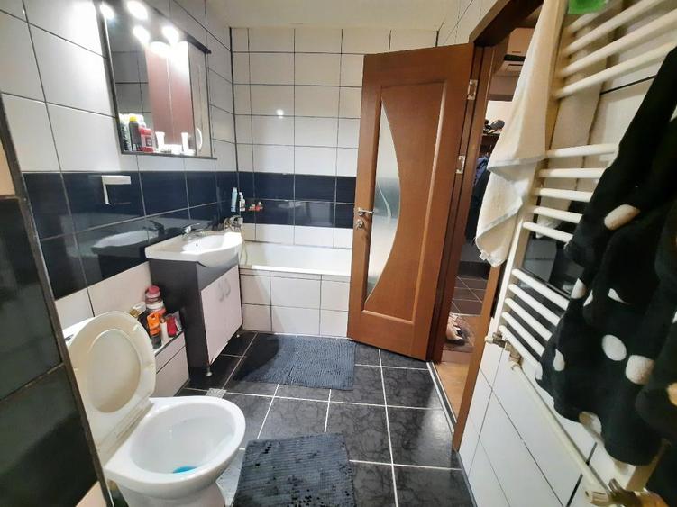 VANZARE 2 CAM BULEVARDUL TINERETULUI