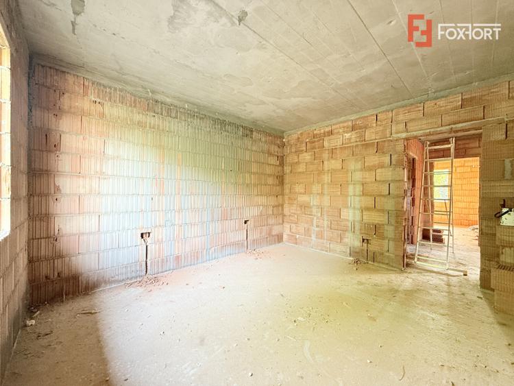 Casa individuala cu 3 camere si 656 mp teren, de vanzare in Sanmihaiu Roman