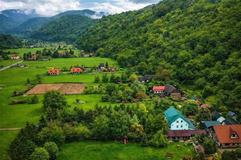 Complex turistic cu traditie,integrat in circuit, Rezervatia Naturala Piata Crai