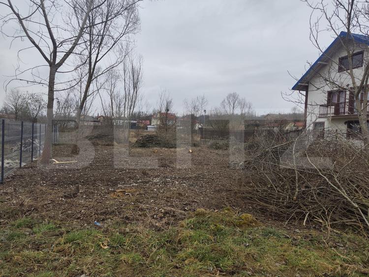 Teren 470 mp cu temelie de 50 mp și utilități