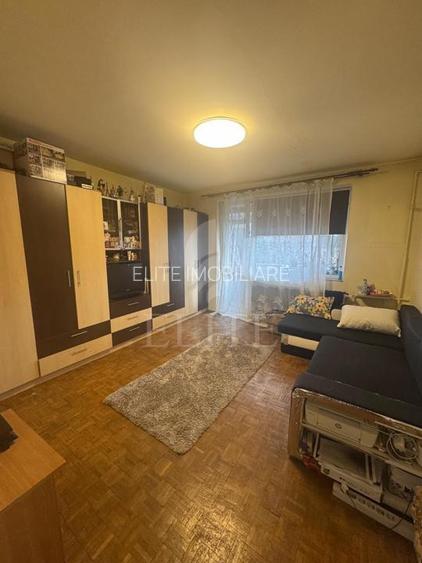 Apartament 3 camere în zona STRAZII BORSEC