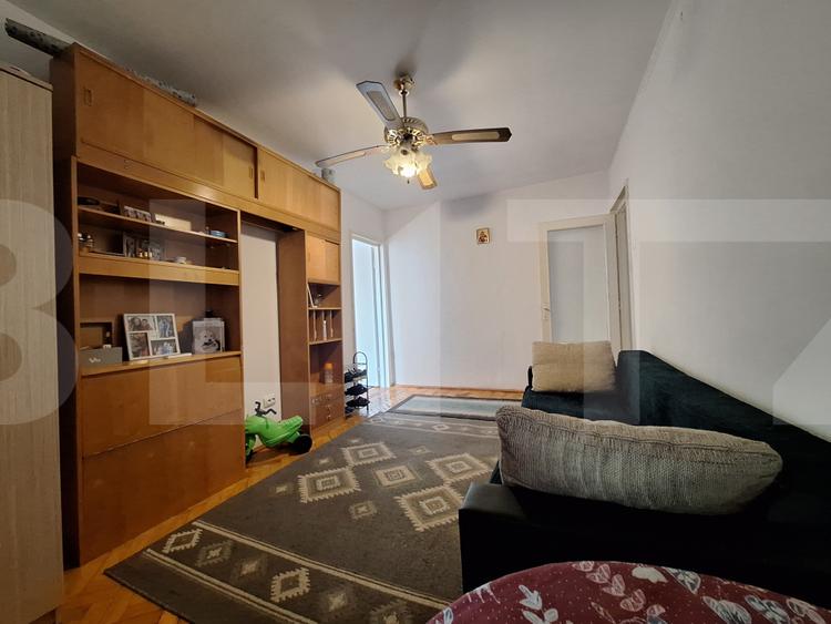 Apartamet de vanzare, cu 3 camere, 46 mp, zona Sagului-SHOPPING CITY