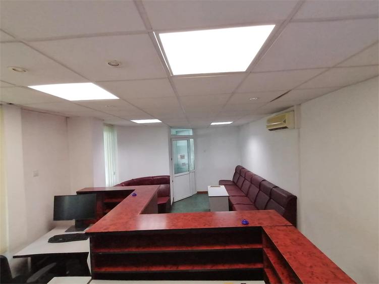 Spatiu in zona Centrul Civic pretabil birouri, Cabinet medical, etc.