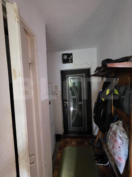 Apartament 3 camere, semidecomandat, 47 mp, zona M40