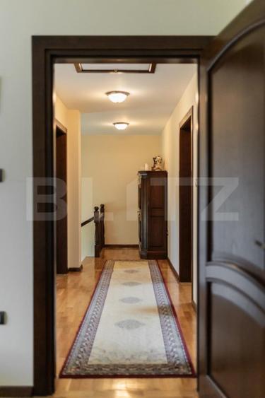 Casă de vanzare, cu 6 camere, 379 mp, zona Oarda de Sus