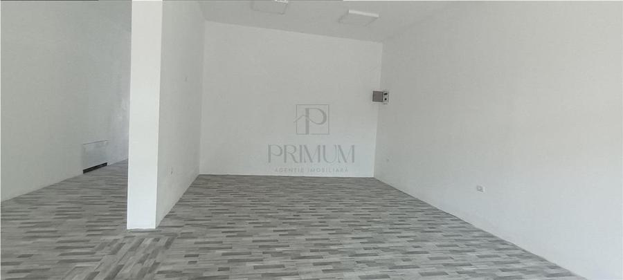 Spatiu Comercial cu 3 usi din sticla si vitrine mari - Elisabetin